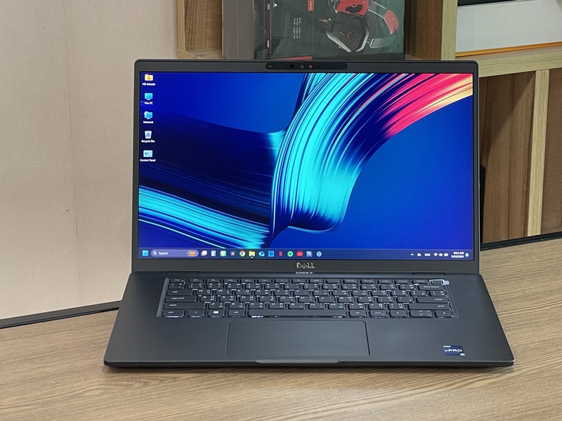 DELL Latitude 7530