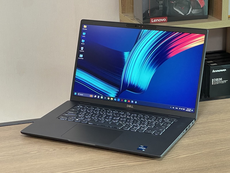 DELL Latitude 7530