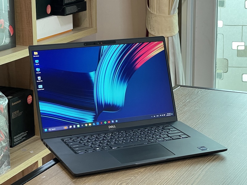 DELL Latitude 7530