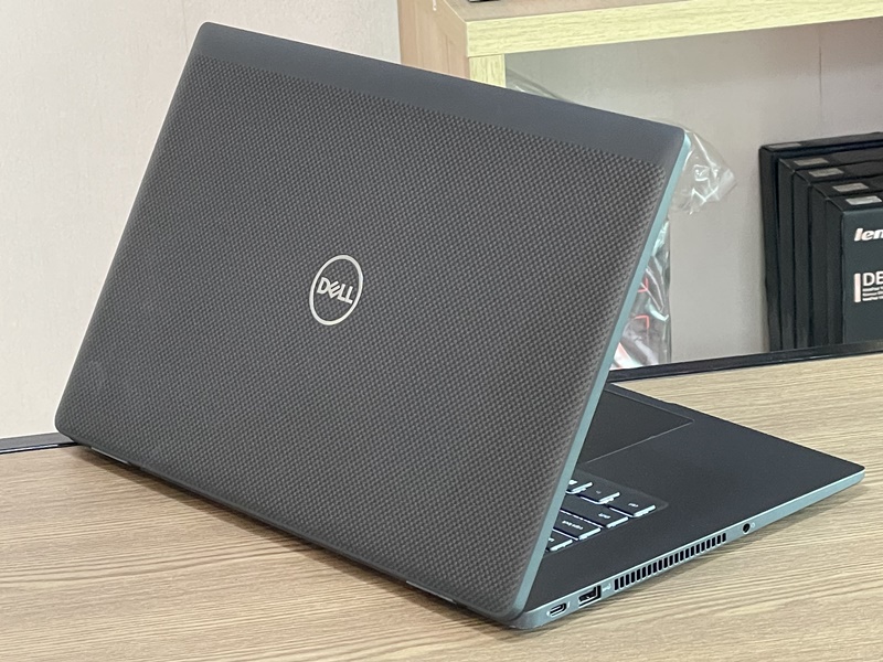 DELL Latitude 7530