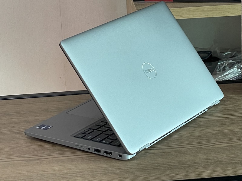 DELL Latitude 5330