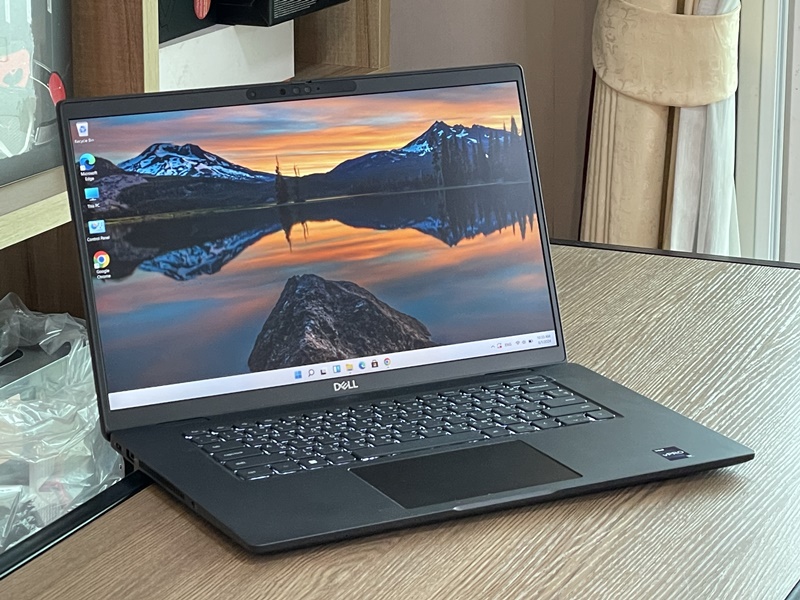 DELL Latitude 7530