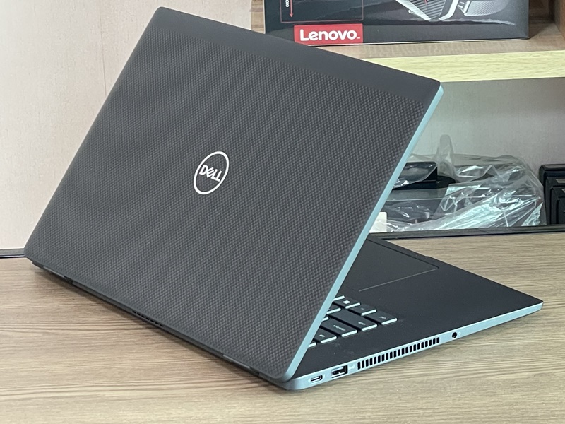 DELL Latitude 7530