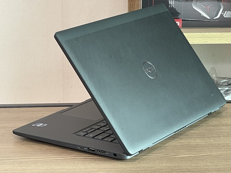 DELL Latitude 7530