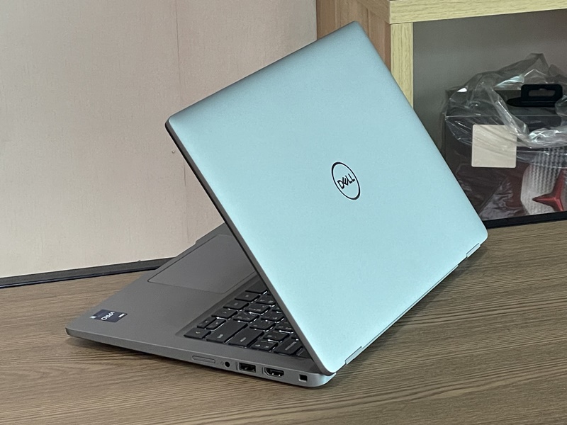 DELL Latitude 5330