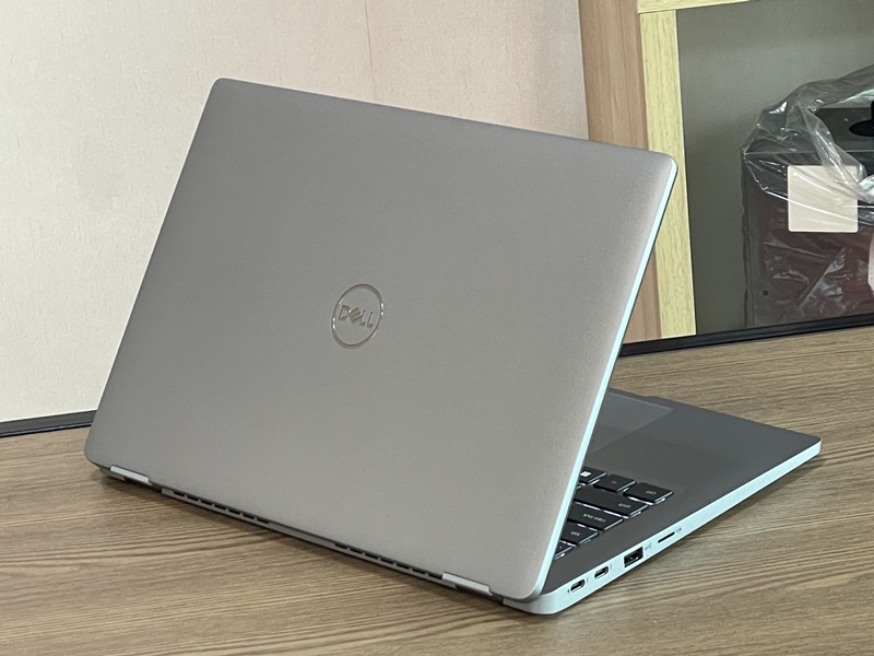 DELL Latitude 5330