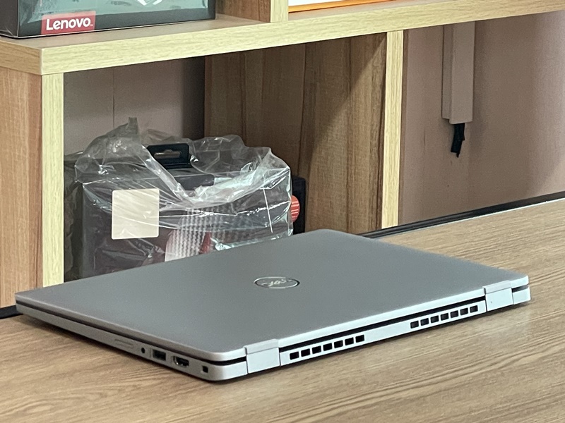 DELL Latitude 5330