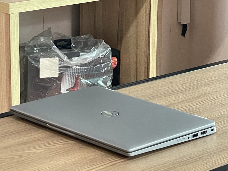 DELL Latitude 5330