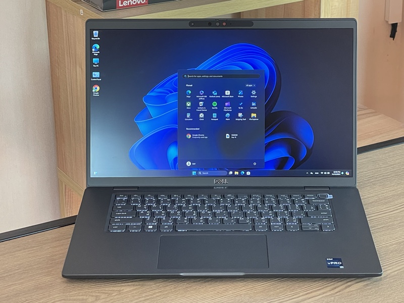 DELL Latitude 7530