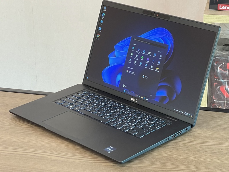 DELL Latitude 7530