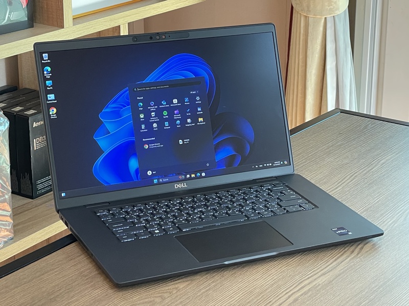 DELL Latitude 7530