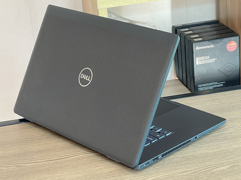 DELL Latitude 7530