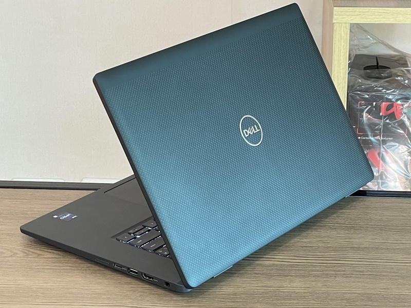 DELL Latitude 7530