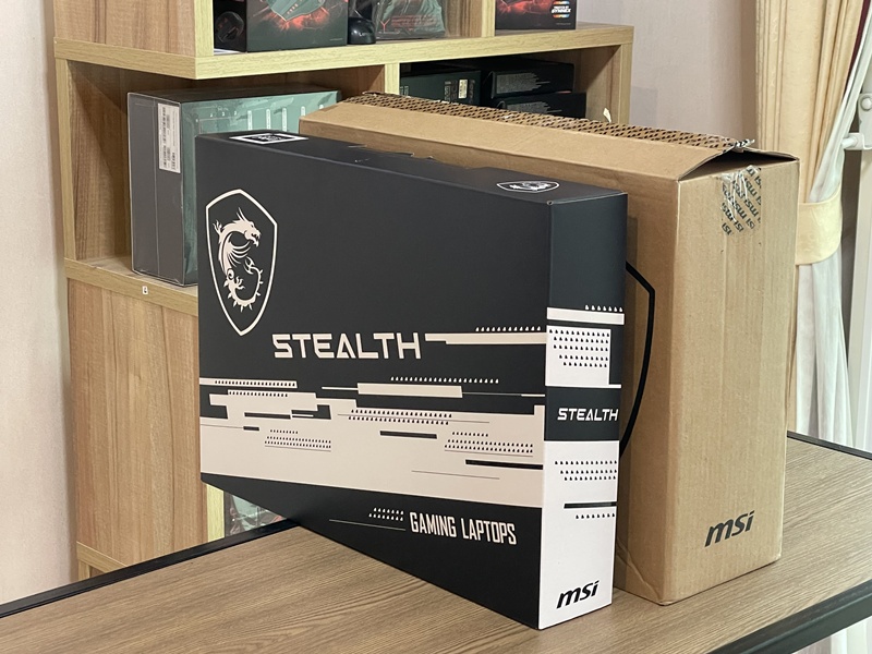 MSI Stealth 16 AI Studio A1VGG-004TH