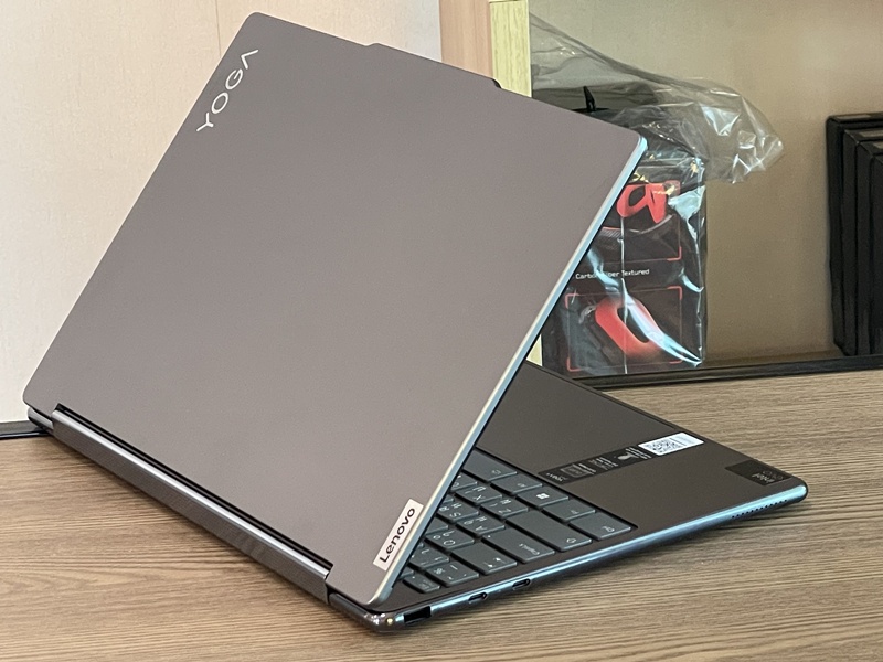 Lenovo Yoga 9 2-in-1 14IMH9