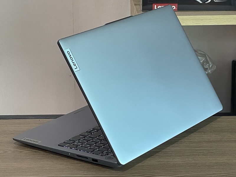 Lenovo IdeaPad Slim 3 15ABR8