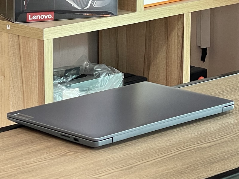 Lenovo IdeaPad Slim 3 15ABR8