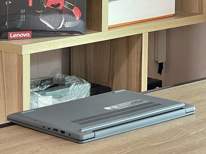 Lenovo IdeaPad Slim 3 15ABR8