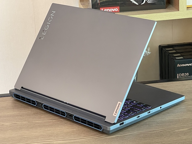 Lenovo Legion 5 16IRX9-83DG00DCTA