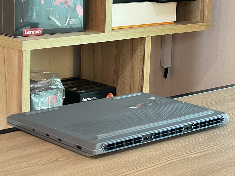 Lenovo Legion 5 16IRX9-83DG00DCTA