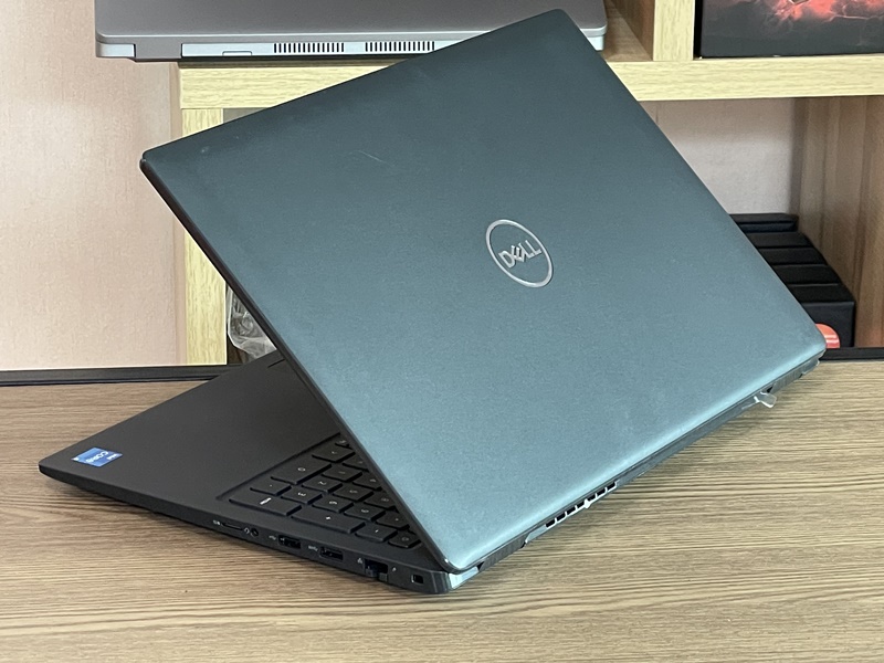 DELL Latitude 3520