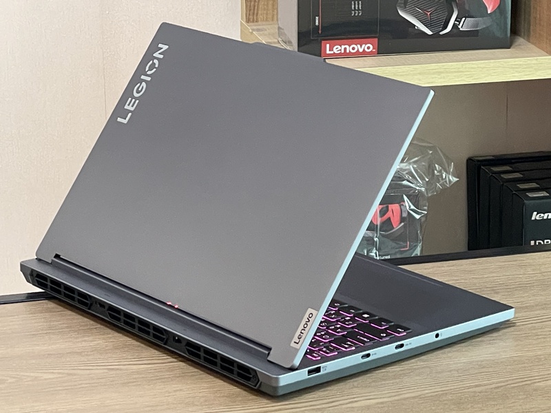 Lenovo Legion 5 16IRX9-83DG00DCTA