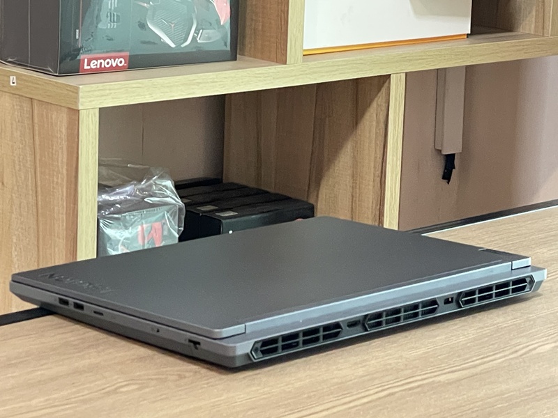 Lenovo Legion 5 16IRX9-83DG00DCTA