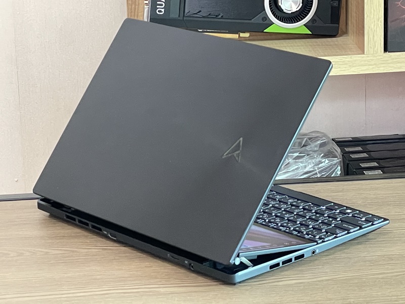 Asus ZenBook Pro 14 Duo OLED