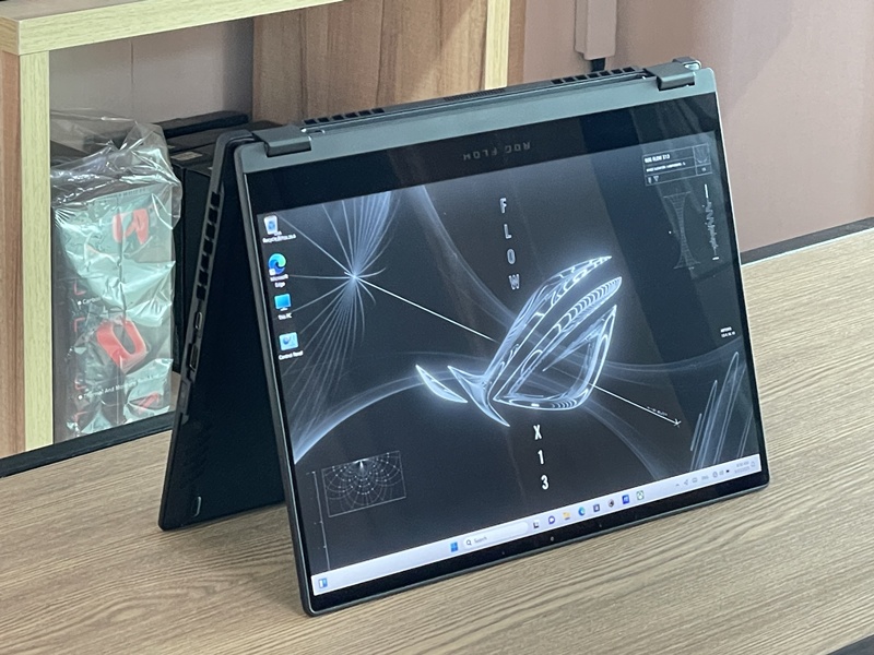 Asus ROG Flow X13 GV301RE