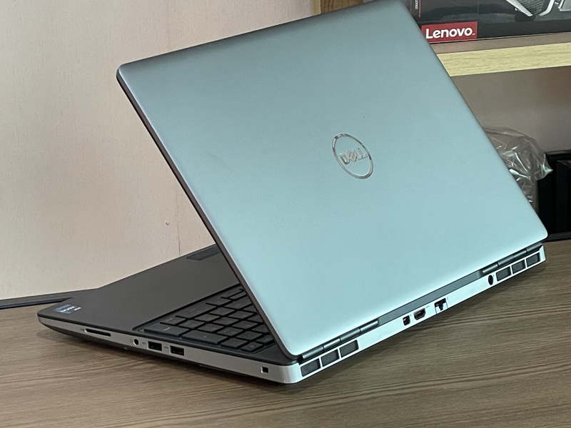 Dell Precision 7560 i9