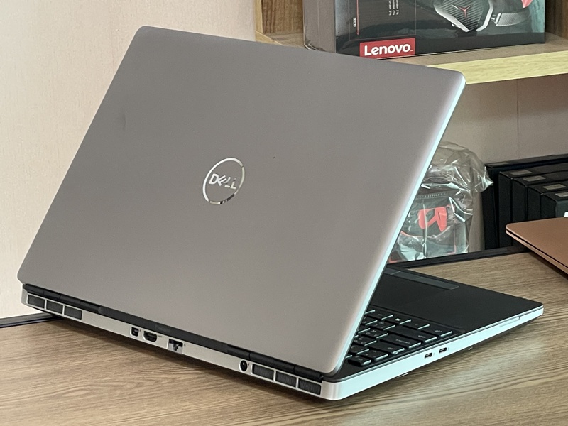 Dell Precision 7560 i9