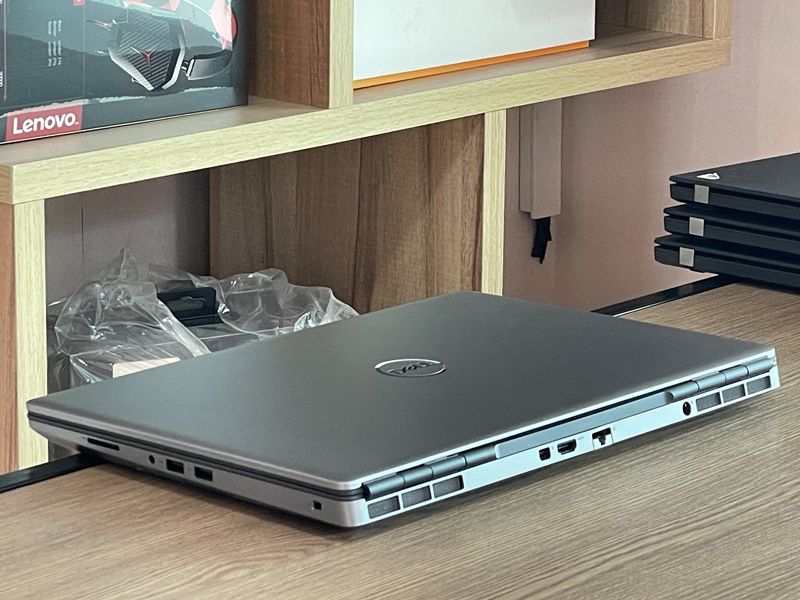 Dell Precision 7550 i7