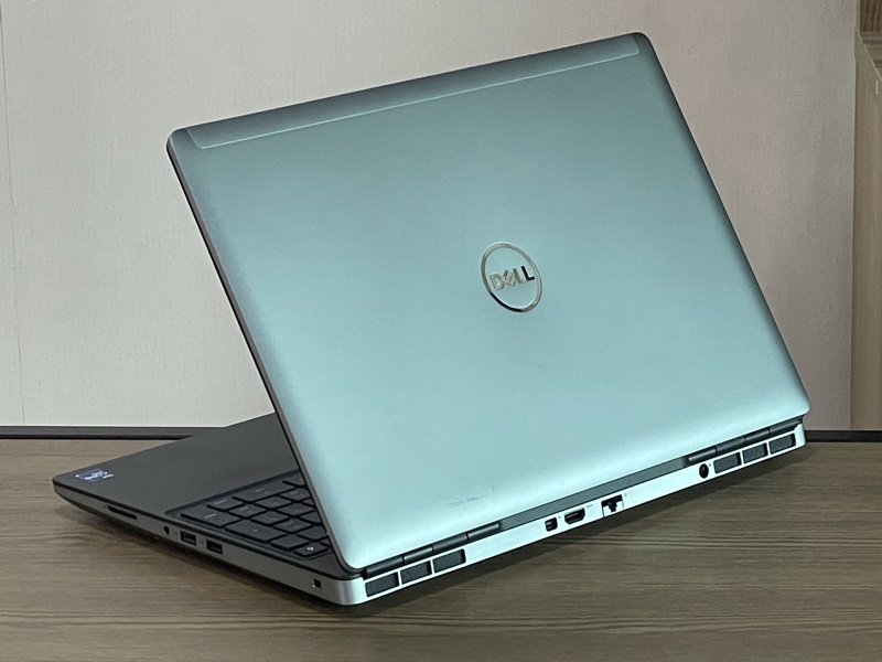 Dell Precision 7560