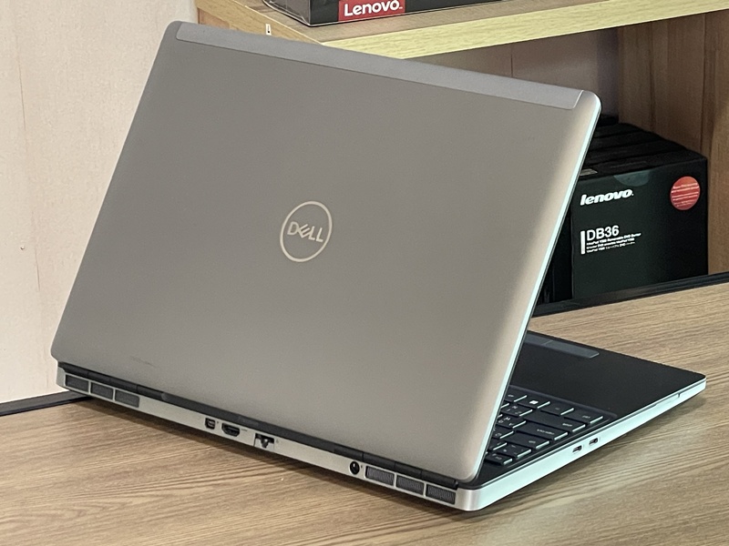 Dell Precision 7560