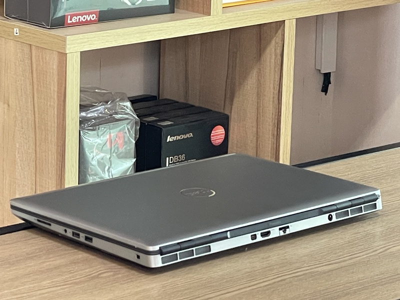 Dell Precision 7560