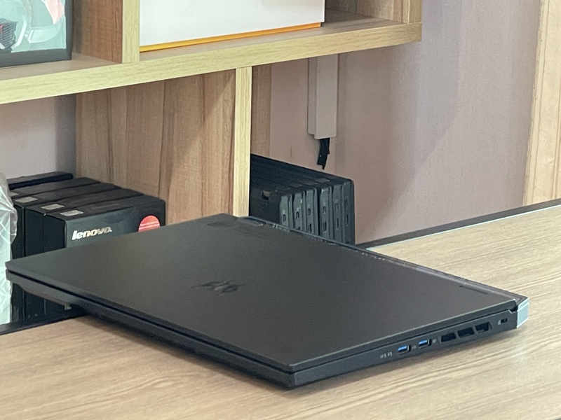 Acer Predator Helios 16 PHN16