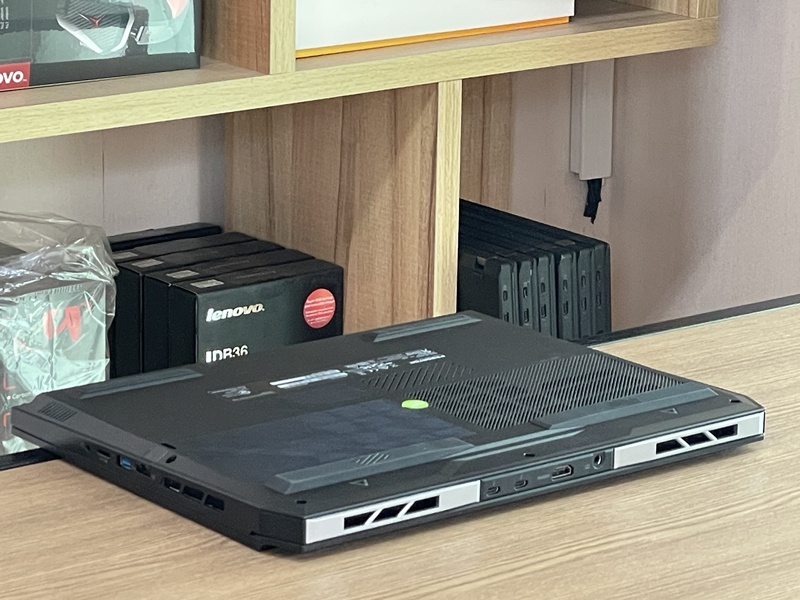 Acer Predator Helios 16 PHN16