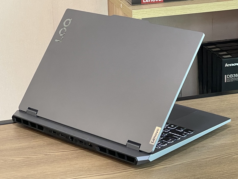 Lenovo LOQ 15IAX9