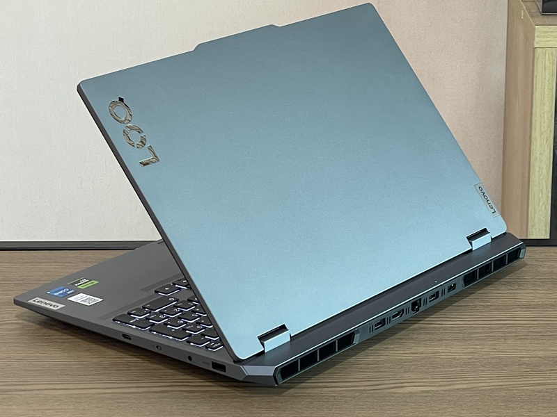 Lenovo LOQ 15IAX9