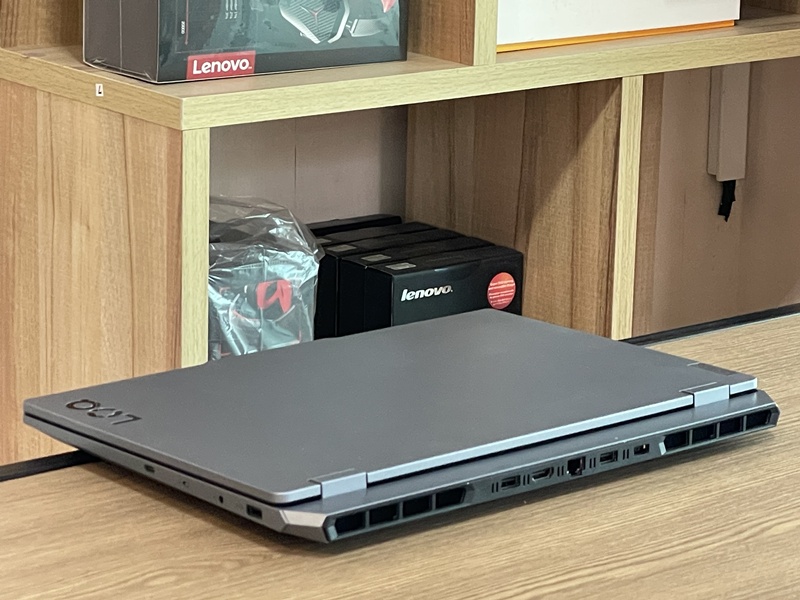Lenovo LOQ 15IAX9