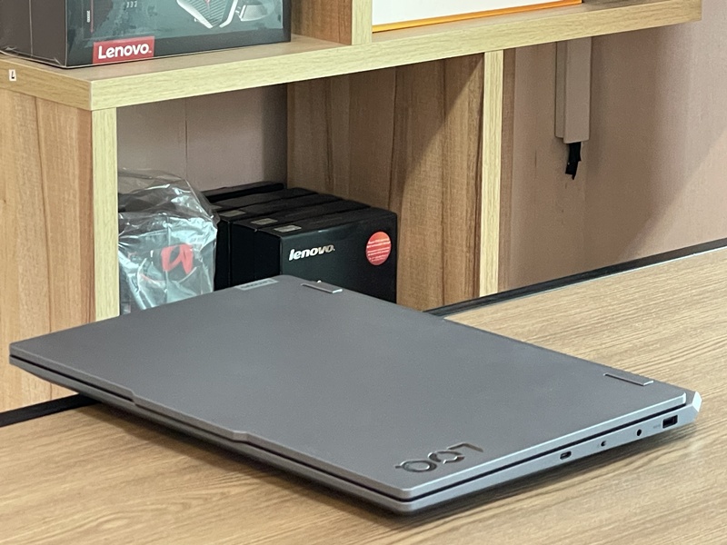 Lenovo LOQ 15IAX9