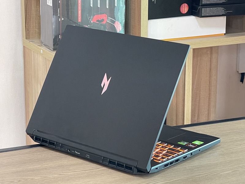 Acer Nitro V 16 ANV16