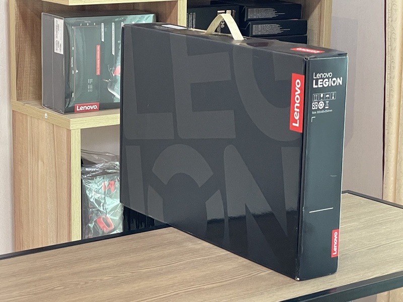 LENOVO LEGION PRO 7 16IAX10H