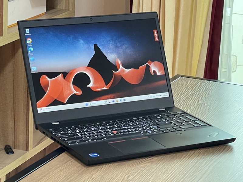 Lenovo ThinkPad P15v G2