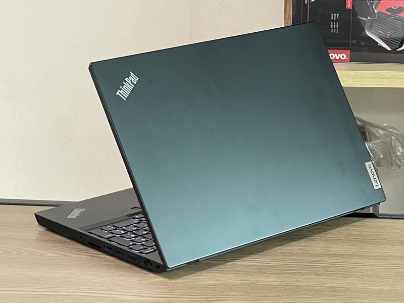 Lenovo ThinkPad P15v G2