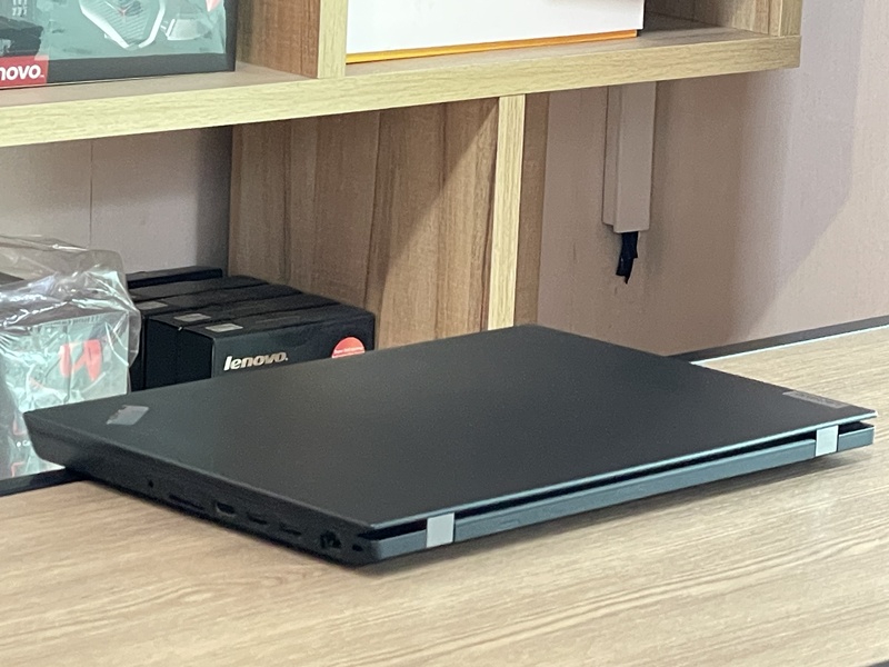 Lenovo ThinkPad P15v G2