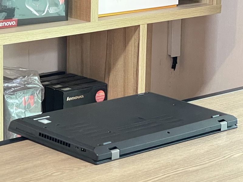 Lenovo ThinkPad P15v G2