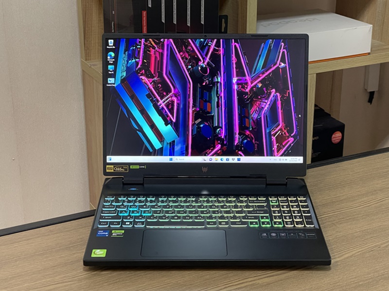 Acer Predator Helios 16 PHN16-72-72FG