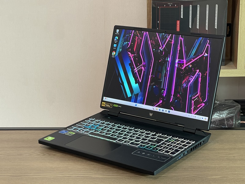 Acer Predator Helios 16 PHN16-72-72FG