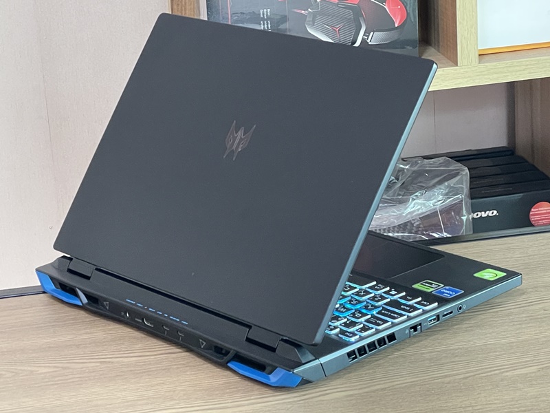 Acer Predator Helios 16 PHN16-72-72FG